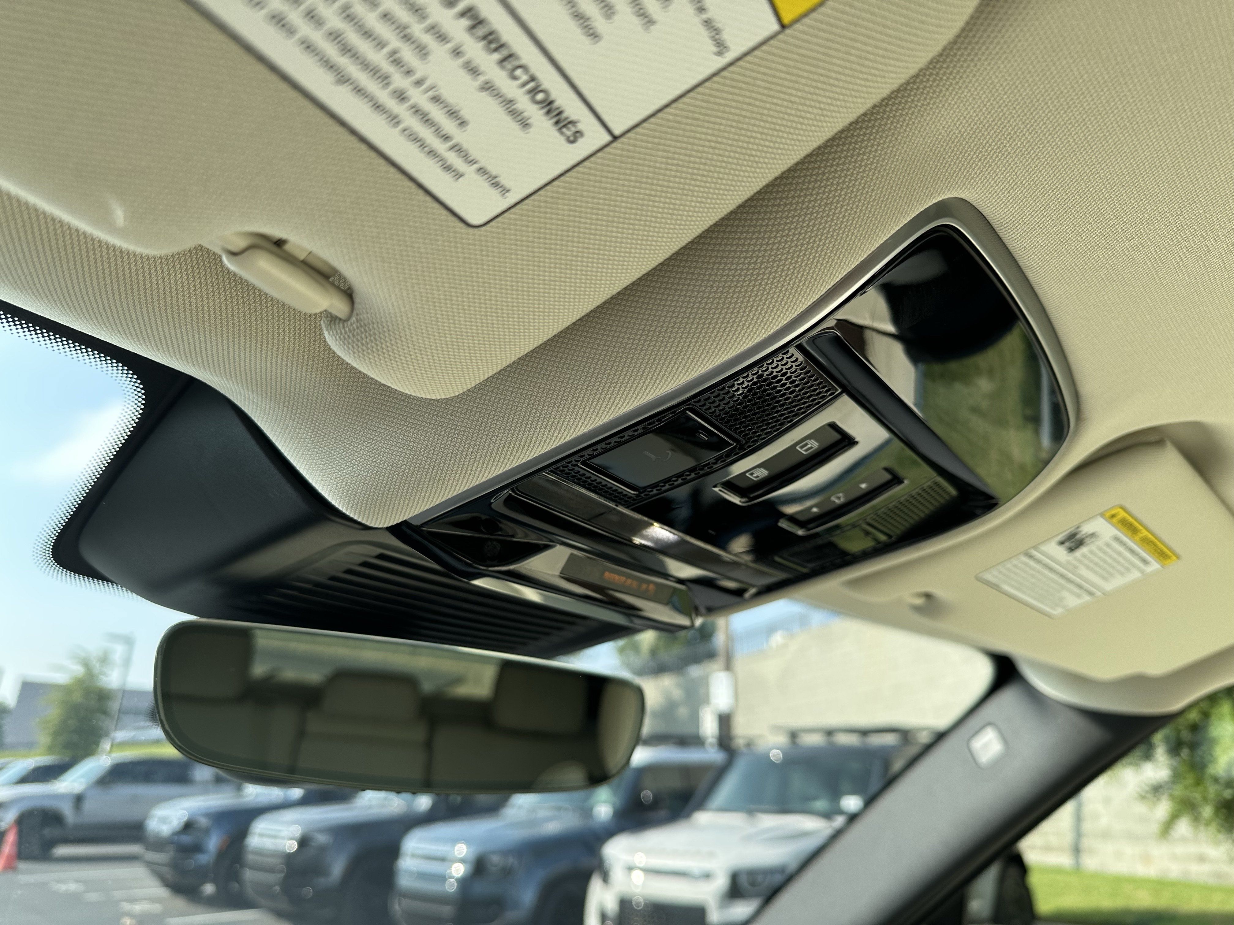 Certified 2025 Land Rover Range Rover SE AWD/4WD image 21