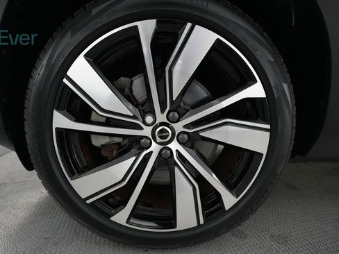 Used 2021 Volvo XC40 P8 Recharge w/ Advanced Package AWD/4WD image 19