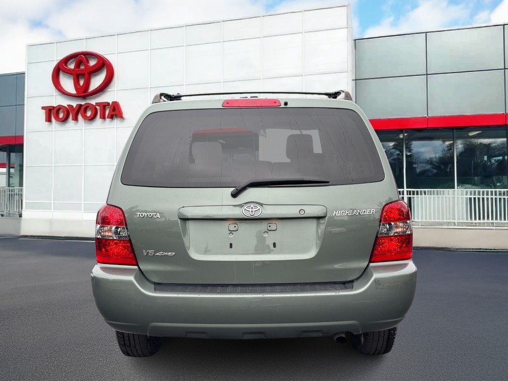 Used 2005 Toyota Highlander 4WD V6 w/ Towing Prep Pkg image 5