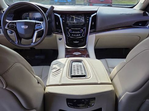 Used 2016 Cadillac Escalade Luxury image 12
