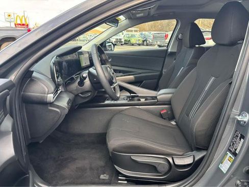 Used 2025 Hyundai Elantra SEL FWD image 16
