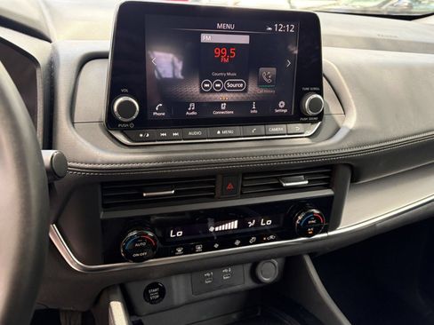 Used 2025 Nissan Rogue SV FWD image 21