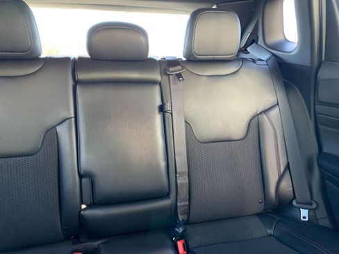 Used 2025 Jeep Compass Trailhawk image 36