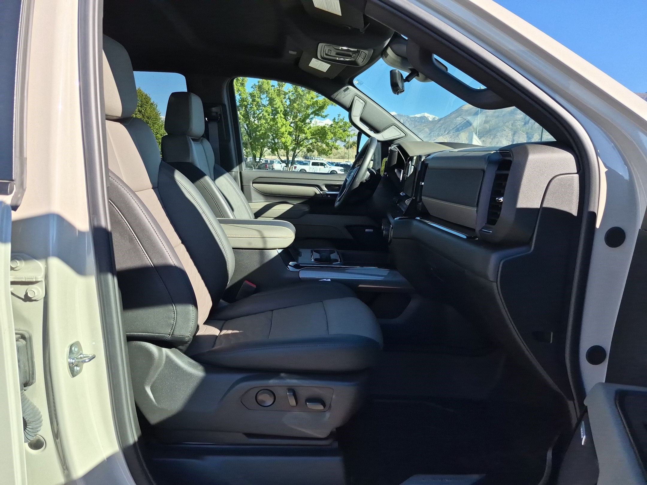 Used 2026 Chevrolet Silverado 2500 ZR2 AWD/4WD image 31