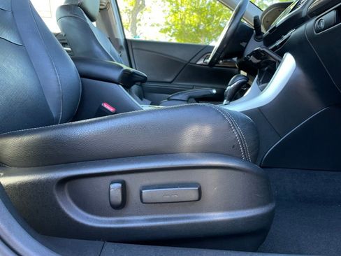 Used 2017 Honda Accord Touring image 31