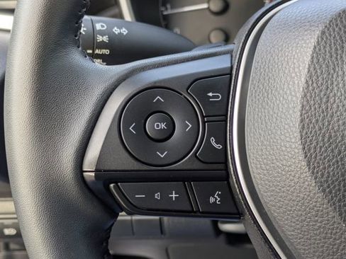 Used 2025 Toyota Corolla SE w/ SE Package image 22