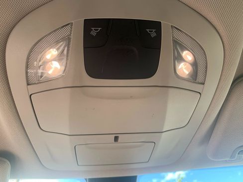 Used 2017 Chrysler Pacifica LX FWD image 23