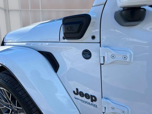 Used 2022 Jeep Wrangler Unlimited Sahara image 11