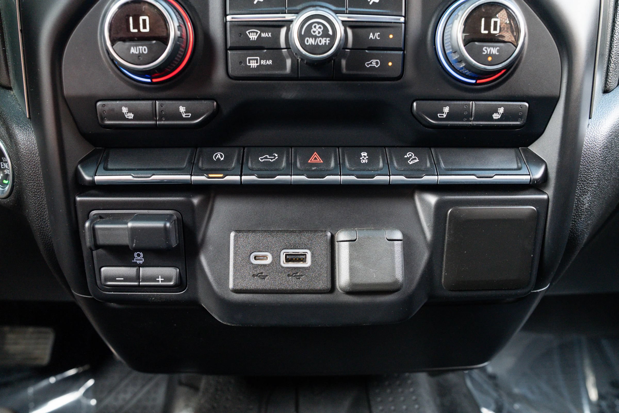 Used 2019 Chevrolet Silverado 1500 LT w/ True North Edition AWD/4WD image 32
