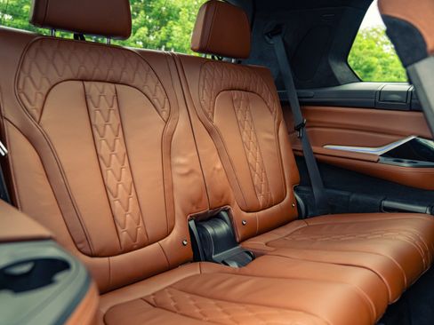 Used 2021 BMW ALPINA XB7 AWD/4WD image 9