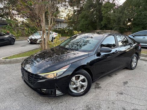 Used 2021 Hyundai Elantra SE w/ Cargo Package image 2