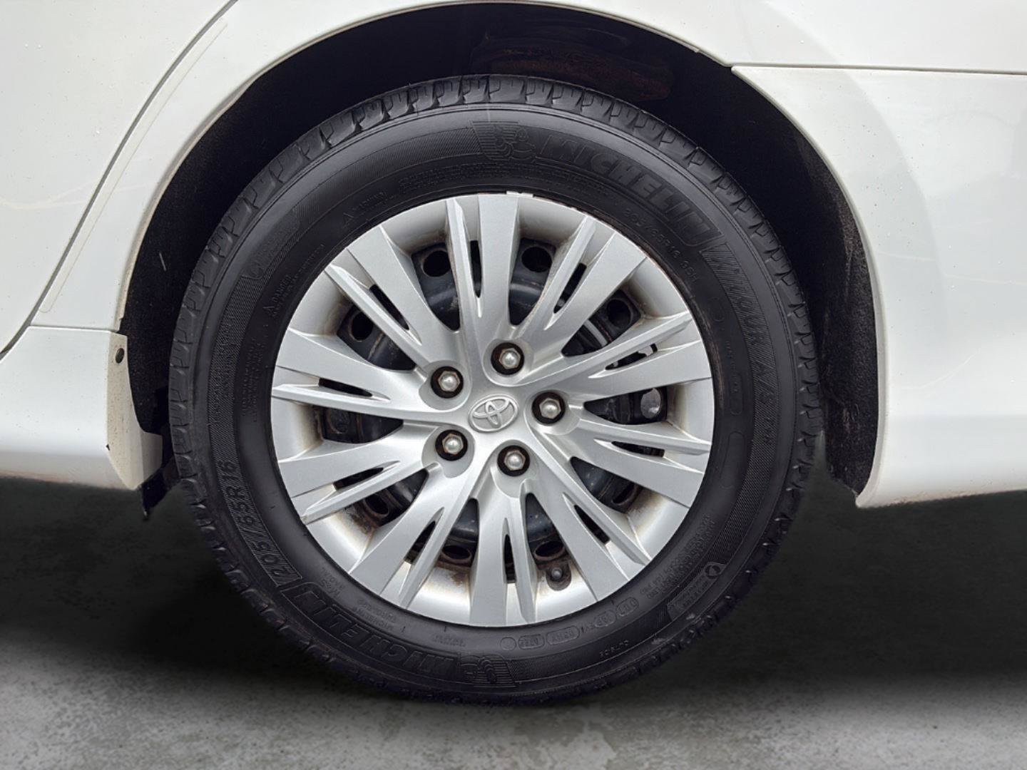 Used 2012 Toyota Camry LE FWD image 19