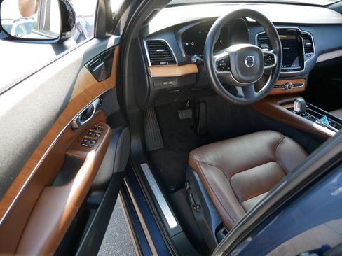 Certified 2023 Volvo XC90 T8 Plus AWD/4WD image 10