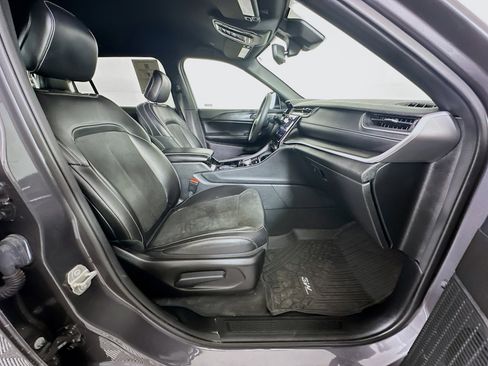 Used 2023 Jeep Grand Cherokee L Laredo image 31