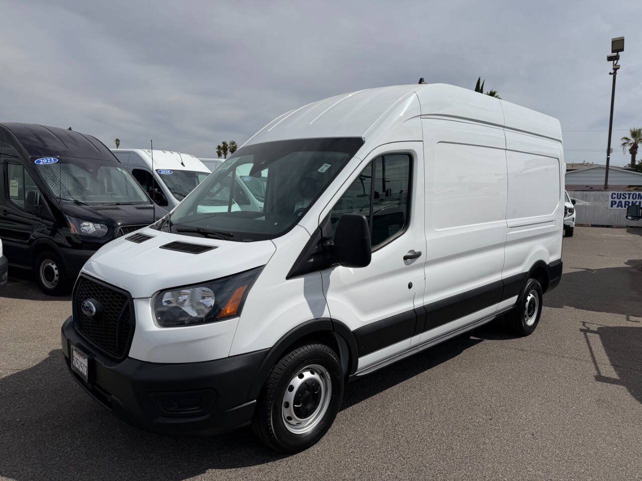 Used 2023 Ford Transit 250 148 High Roof RWD image 4