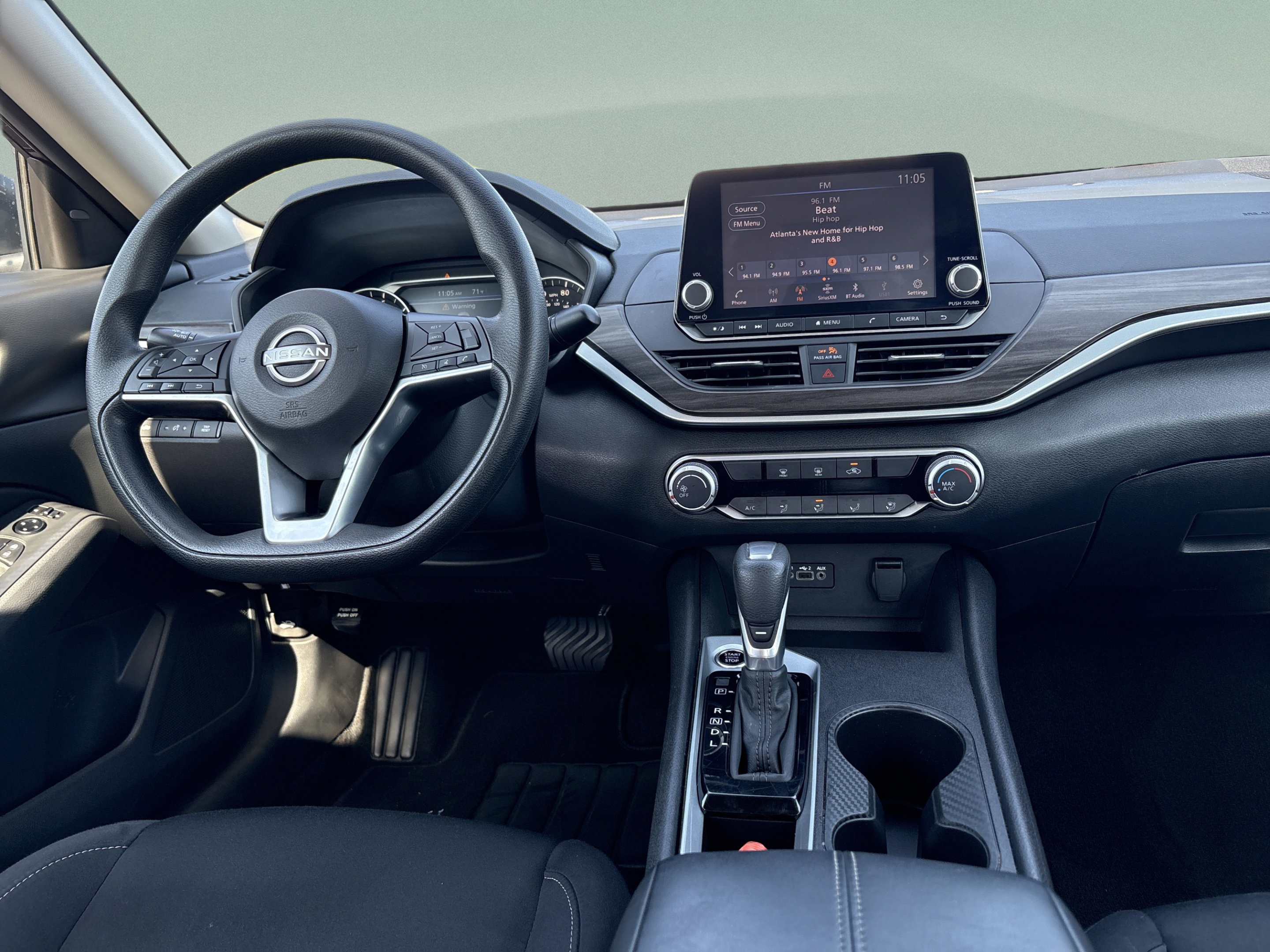 Used 2025 Nissan Altima 2.5 SV FWD image 10