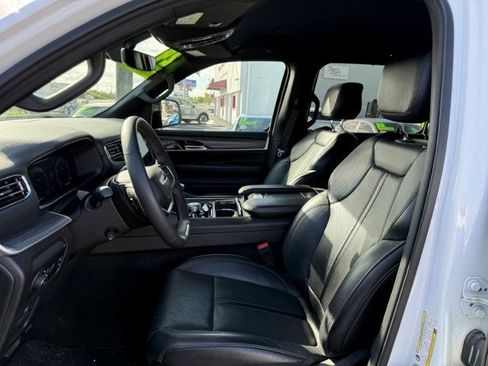 Used 2024 Jeep Wagoneer L Series II w/ Flexible Seating Group image 11