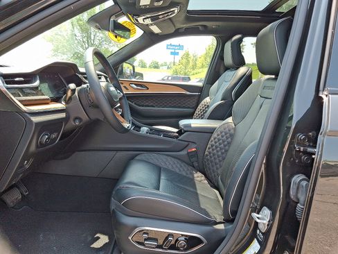 Certified 2024 Jeep Grand Cherokee Summit image 14