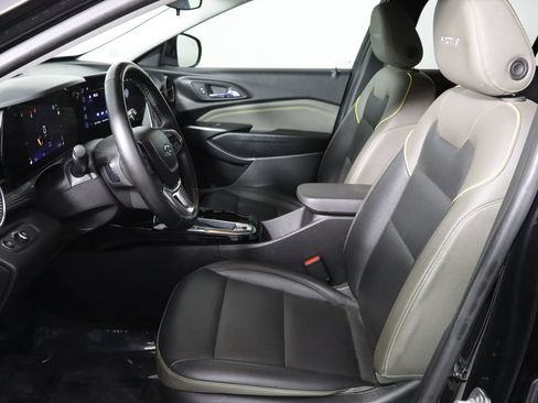Used 2025 Chevrolet Trax ACTIV w/ Driver Confidence Package FWD image 14