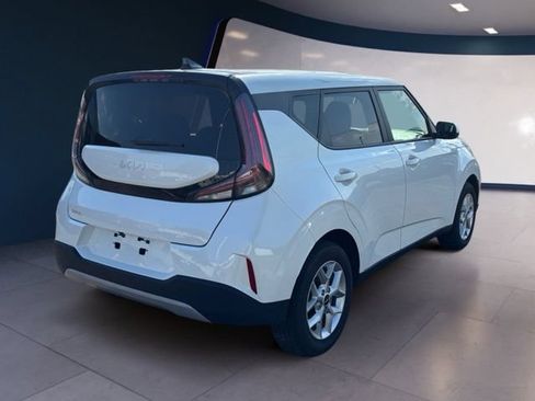 Certified 2025 Kia Soul LX w/ LX Technology Package FWD image 5