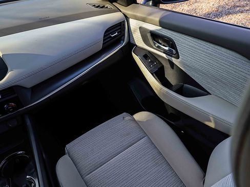 Used 2023 Nissan Rogue SV AWD/4WD image 31