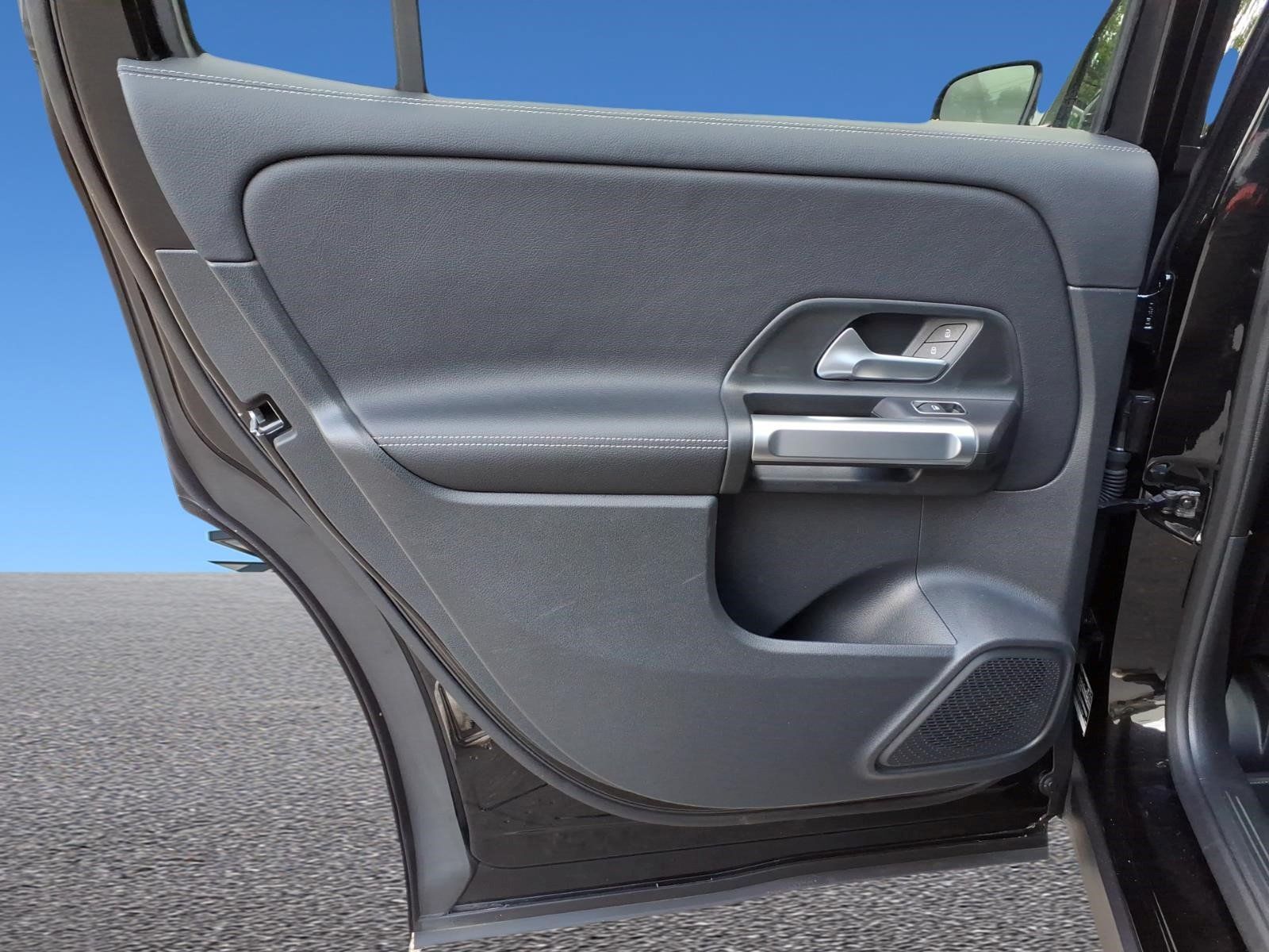 Certified 2025 Mercedes-Benz GLB 250 4MATIC image 11