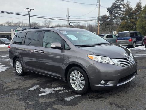 Used 2014 Toyota Sienna Limited image 3