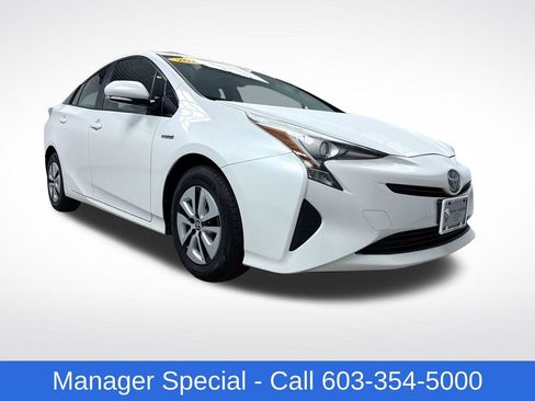 Used 2017 Toyota Prius Four FWD image 1