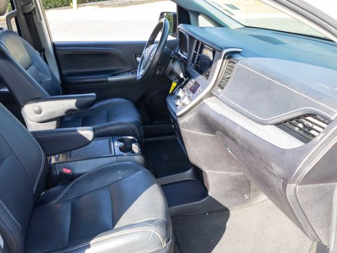 Used 2015 Toyota Sienna SE image 24