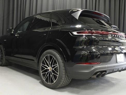 Used 2024 Porsche Cayenne image 13