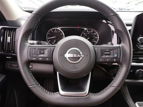 Certified 2025 Nissan Pathfinder SV FWD image 12