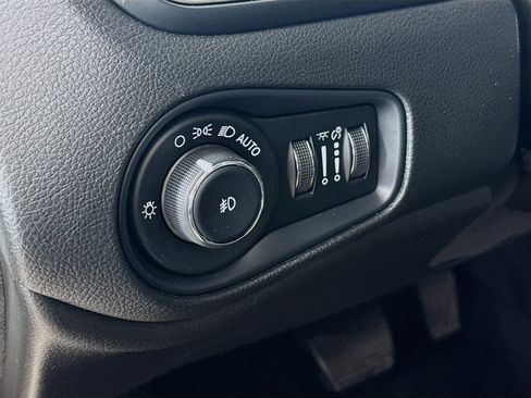 Used 2021 Jeep Renegade Limited image 9