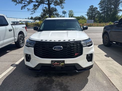 Used 2025 Ford Explorer ST w/ Sun And Sound Package AWD/4WD image 2