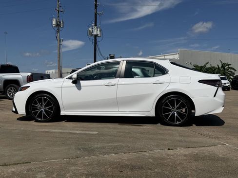 Used 2024 Toyota Camry SE FWD image 6