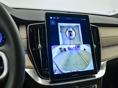 Certified 2025 Volvo XC90 B6 Ultra w/ Protection Package Premier image 28