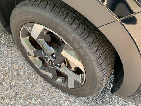 Certified 2023 Hyundai Venue SEL FWD image 5