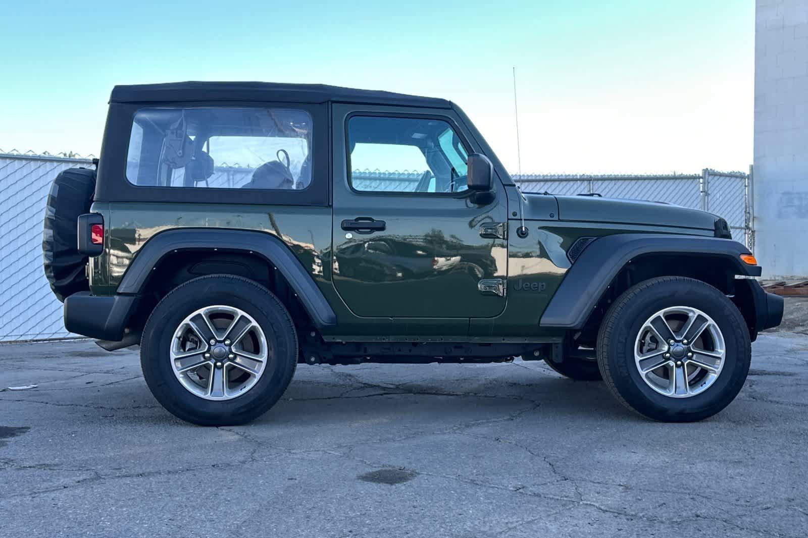 Used 2023 Jeep Wrangler Sport AWD/4WD image 9
