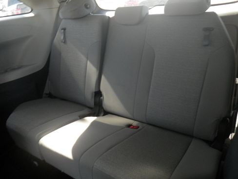 Used 2024 Toyota Sienna LE image 21