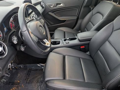 Used 2020 Mercedes-Benz GLA 250 4MATIC w/ Premium Package image 17
