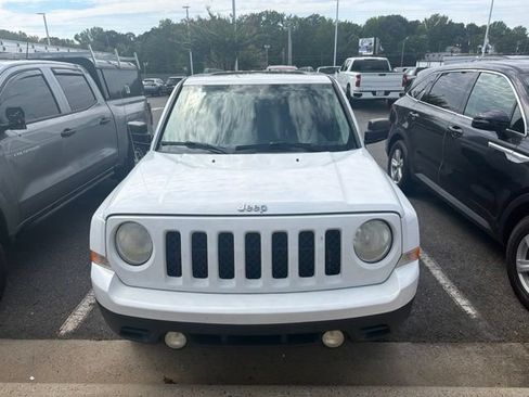 Used 2015 Jeep Patriot High Altitude FWD image 2