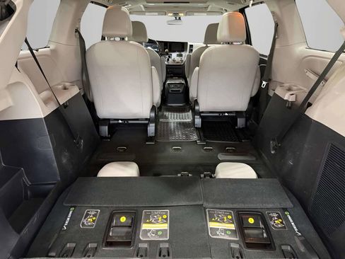 Used 2017 Toyota Sienna Limited AWD/4WD image 10