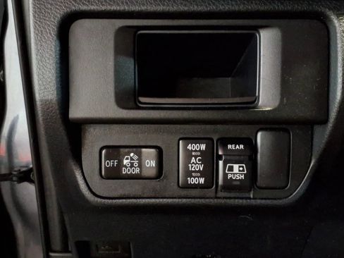 Used 2017 Toyota Tacoma TRD Sport image 17