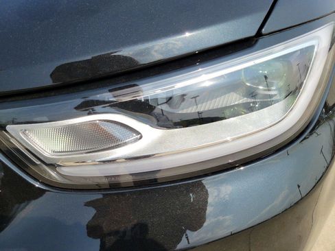 New 2022 Chrysler Pacifica Touring-L w/ Uconnect Theater Family Group image 4