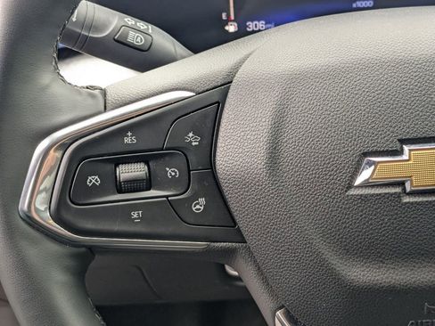 Used 2025 Chevrolet Trax LT w/ LT Convenience Package FWD image 17