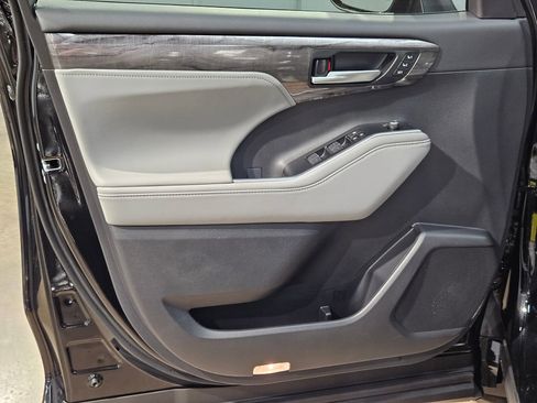 New 2026 Toyota Highlander Limited AWD/4WD image 11