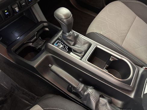 Used 2022 Toyota Tacoma TRD Off-Road w/ Technology Package image 40