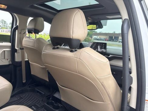 Used 2024 Toyota Sienna XLE FWD image 22