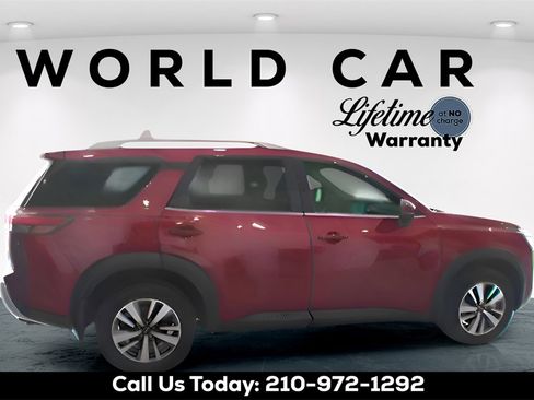Used 2024 Nissan Pathfinder SL image 8