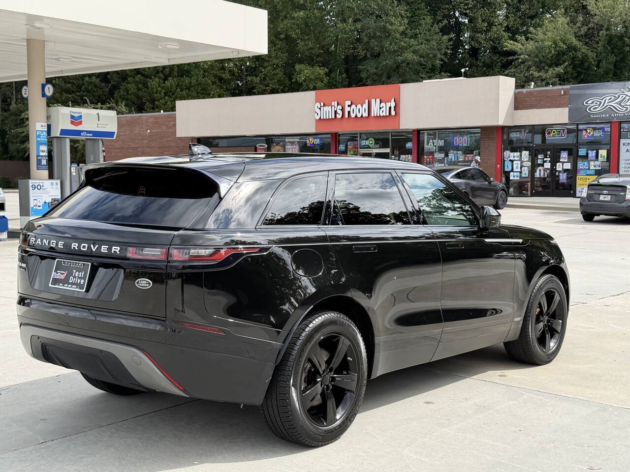 Used 2018 Land Rover Range Rover Velar S AWD/4WD image 25