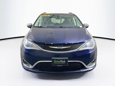 Used 2017 Chrysler Pacifica Limited FWD image 2